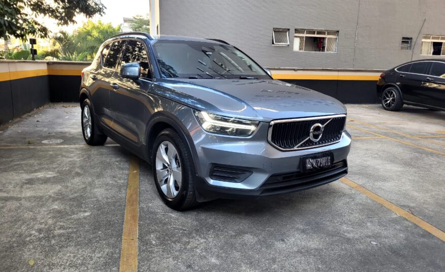 VOLVO   XC40