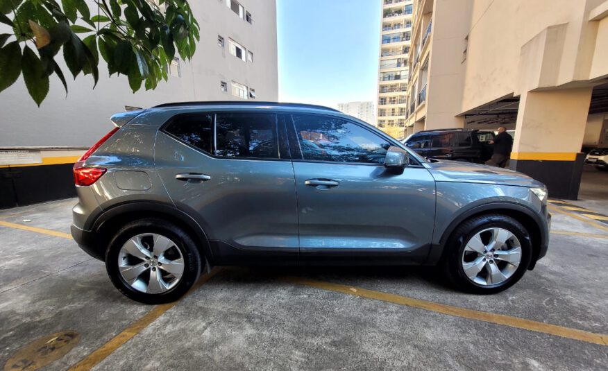 VOLVO   XC40