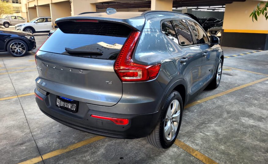 VOLVO   XC40