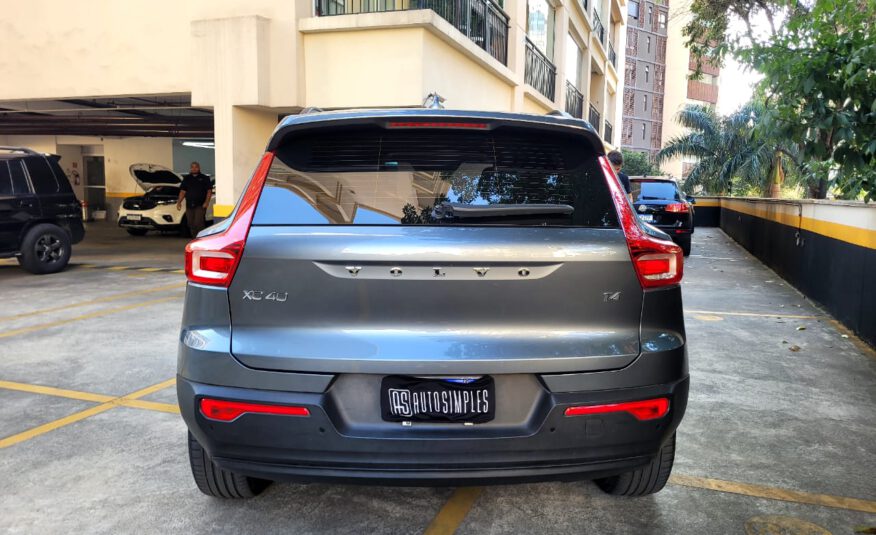 VOLVO   XC40