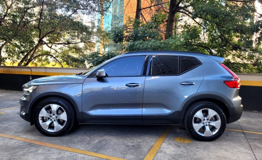 VOLVO   XC40