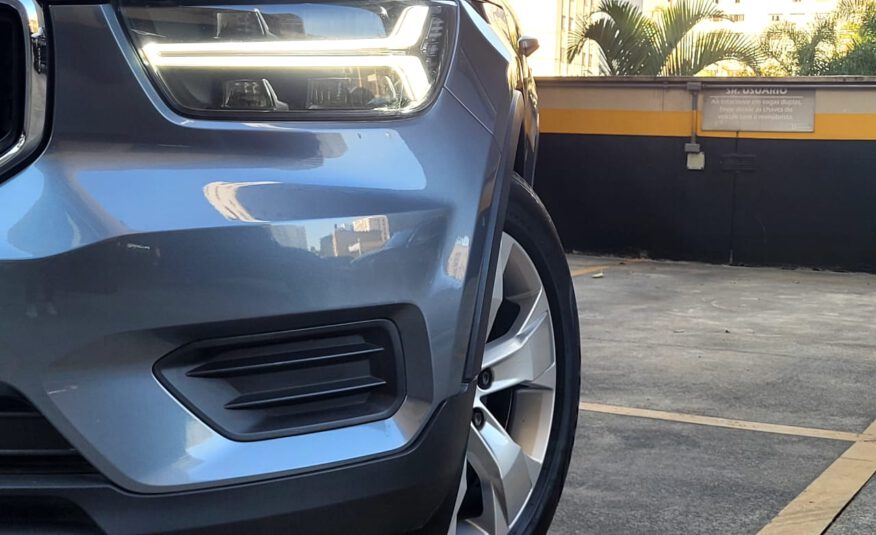 VOLVO   XC40