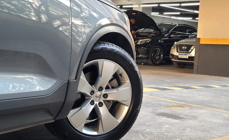 VOLVO   XC40