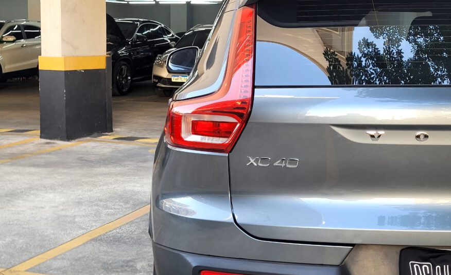 VOLVO   XC40