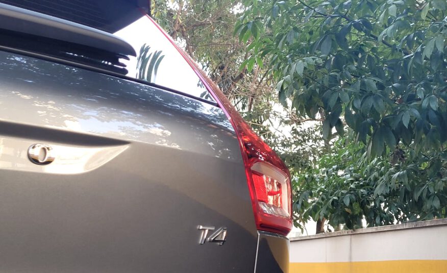 VOLVO   XC40