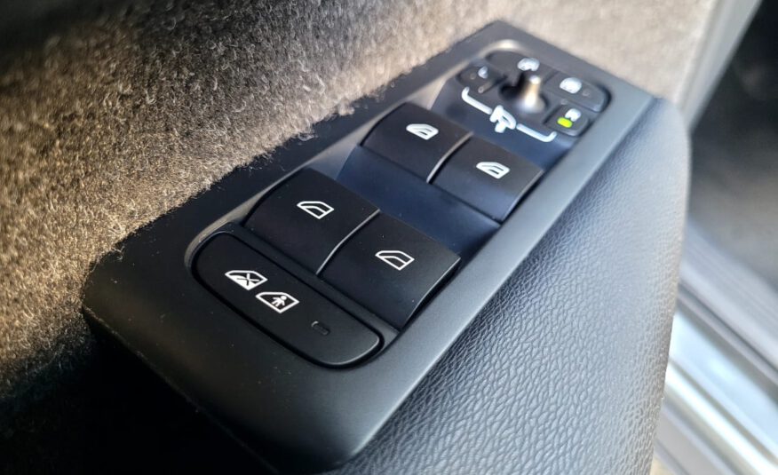 VOLVO   XC40