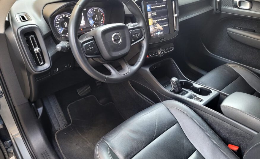VOLVO   XC40