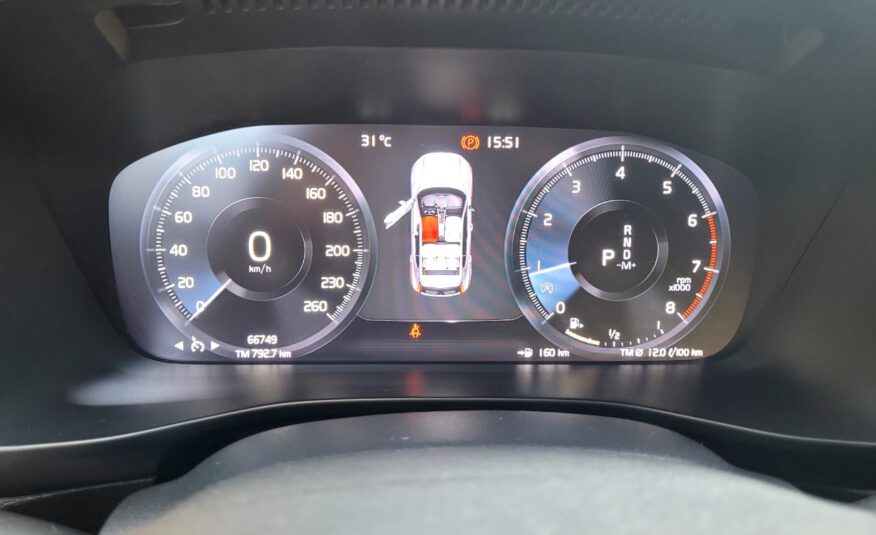 VOLVO   XC40