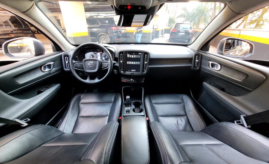 VOLVO   XC40