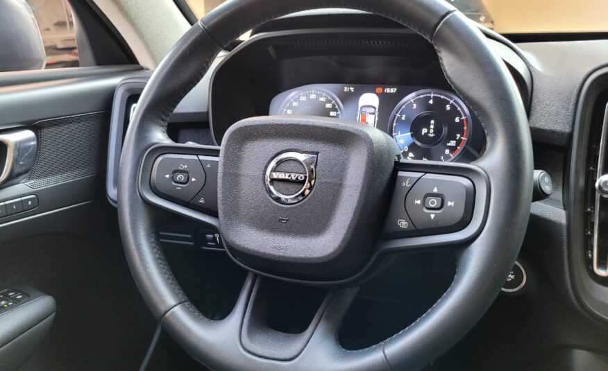 VOLVO   XC40